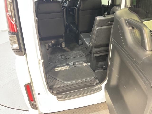 ステップワゴンスパーダ スパーダ・クールスピリットホンダセンシング サイドエアバック スマートキ 左右電動スライドドア バックモニタ Wエアコン 地TV ナビ&TV 三列シート 助手席エアバッグ ドライブレコーダ AAC(19枚目)