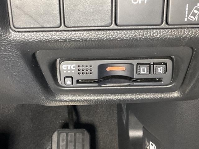 ステップワゴンスパーダ スパーダ・クールスピリットホンダセンシング サイドエアバック スマートキ 左右電動スライドドア バックモニタ Wエアコン 地TV ナビ&TV 三列シート 助手席エアバッグ ドライブレコーダ AAC(25枚目)