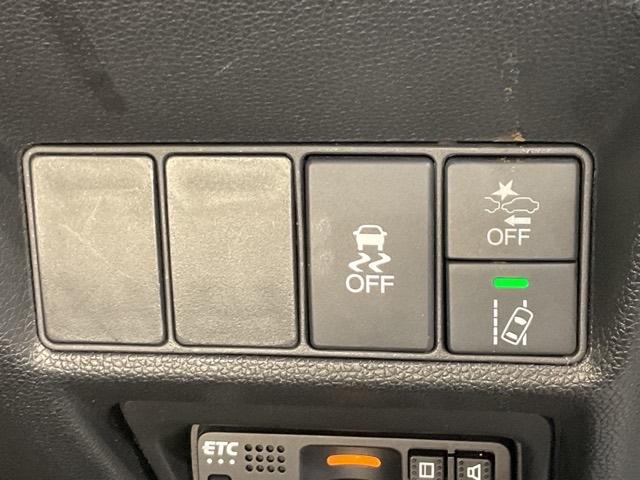 ステップワゴンスパーダ スパーダ・クールスピリットホンダセンシング サイドエアバック スマートキ 左右電動スライドドア バックモニタ Wエアコン 地TV ナビ&TV 三列シート 助手席エアバッグ ドライブレコーダ AAC(29枚目)