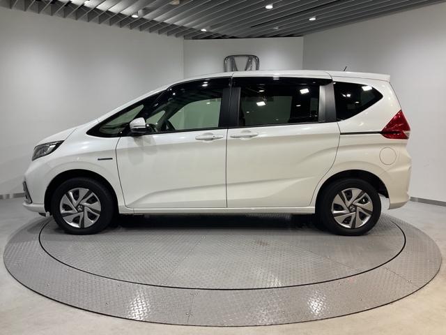 フリード+ハイブリッド ハイブリッドG・ホンダセンシング 四駆 バックモニター 盗難防止装置 ナビ・TV キーレス ETC車載器 地デジ クルーズコントロール AAC DVD再生 ECON パワーウィンドウ エアバッグ(5枚目)