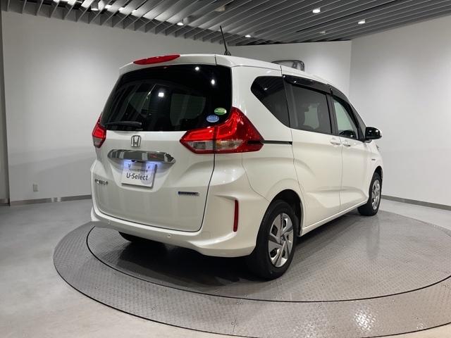 フリード+ハイブリッド ハイブリッドG・ホンダセンシング 四駆 バックモニター 盗難防止装置 ナビ・TV キーレス ETC車載器 地デジ クルーズコントロール AAC DVD再生 ECON パワーウィンドウ エアバッグ(8枚目)