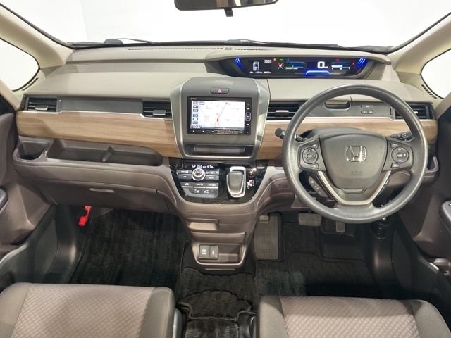 フリード+ハイブリッド ハイブリッドG・ホンダセンシング 四駆 バックモニター 盗難防止装置 ナビ・TV キーレス ETC車載器 地デジ クルーズコントロール AAC DVD再生 ECON パワーウィンドウ エアバッグ(13枚目)