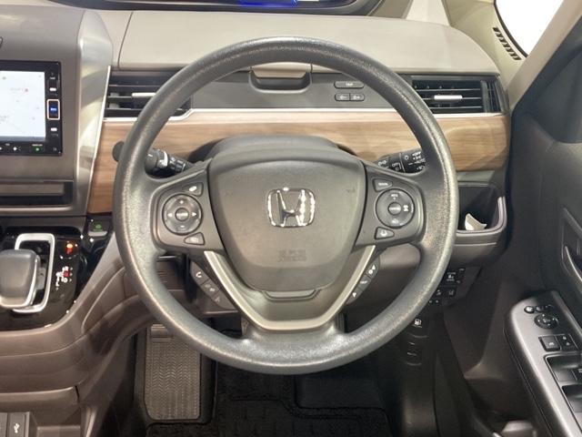 フリード+ハイブリッド ハイブリッドG・ホンダセンシング 四駆 バックモニター 盗難防止装置 ナビ・TV キーレス ETC車載器 地デジ クルーズコントロール AAC DVD再生 ECON パワーウィンドウ エアバッグ(14枚目)