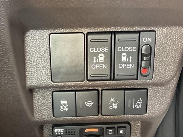 フリード+ハイブリッド ハイブリッドG・ホンダセンシング 四駆 バックモニター 盗難防止装置 ナビ・TV キーレス ETC車載器 地デジ クルーズコントロール AAC DVD再生 ECON パワーウィンドウ エアバッグ(29枚目)