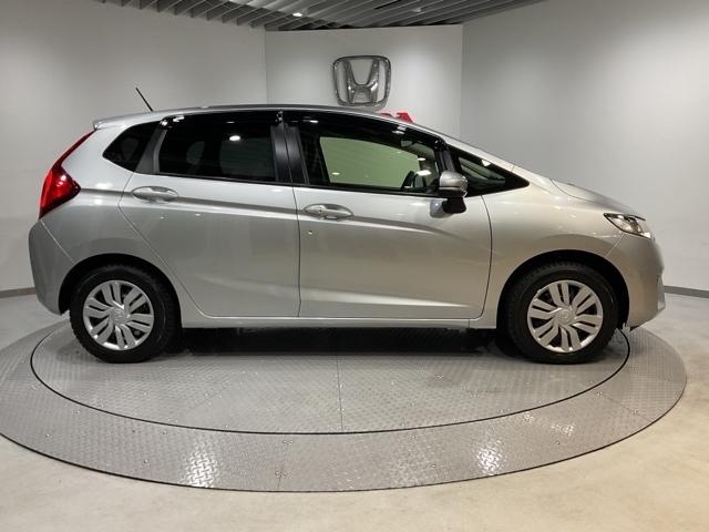 フィット １５ＸＬ　盗難防止システム　クルコン　スマートキー　シティブレーキアクティブシステム　ＥＴＣ　ＬＥＤヘッド　４ＷＤ（7枚目）