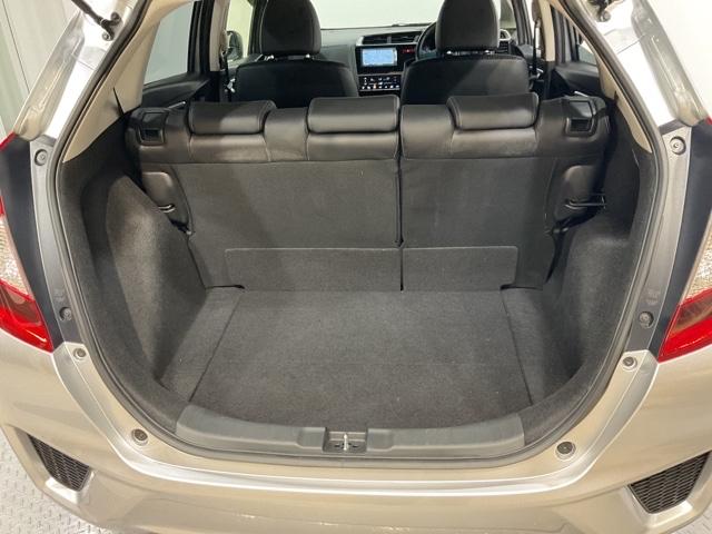 フィット １５ＸＬ　盗難防止システム　クルコン　スマートキー　シティブレーキアクティブシステム　ＥＴＣ　ＬＥＤヘッド　４ＷＤ（18枚目）