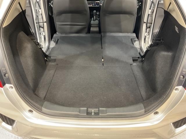 フィット １５ＸＬ　盗難防止システム　クルコン　スマートキー　シティブレーキアクティブシステム　ＥＴＣ　ＬＥＤヘッド　４ＷＤ（19枚目）