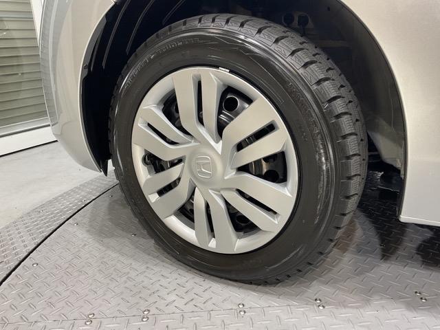 フィット １５ＸＬ　盗難防止システム　クルコン　スマートキー　シティブレーキアクティブシステム　ＥＴＣ　ＬＥＤヘッド　４ＷＤ（30枚目）