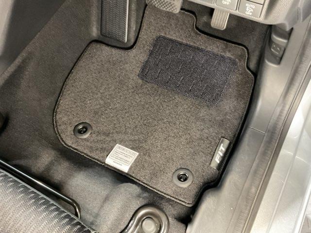 フィット １５ＸＬ　盗難防止システム　クルコン　スマートキー　シティブレーキアクティブシステム　ＥＴＣ　ＬＥＤヘッド　４ＷＤ（31枚目）