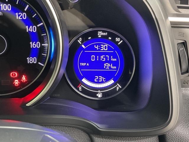 フィット １５ＸＬ　盗難防止システム　クルコン　スマートキー　シティブレーキアクティブシステム　ＥＴＣ　ＬＥＤヘッド　４ＷＤ（32枚目）