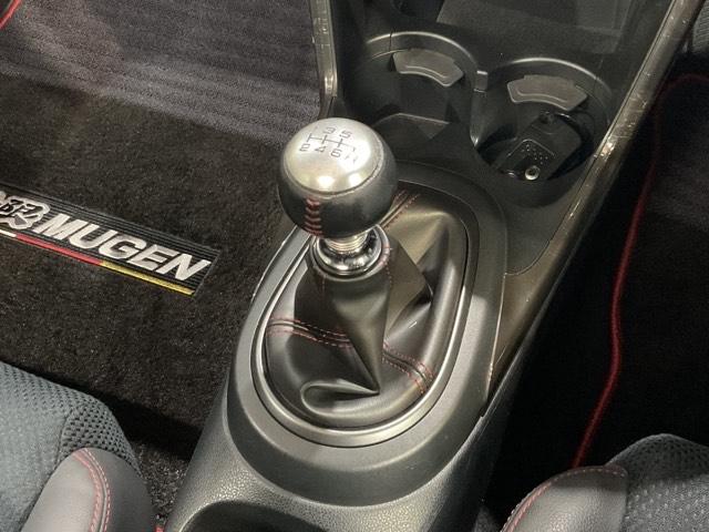 ＣＲ－Ｚ αマスターレーベル　Ｂカメラ　スマキー　ＥＴＣ　オートクルーズ　フルセグ　アイストップ　キーフリーシステム　Ｗエアバッグ　ＡＢＳ　オートエアコン　パワーウインドウ　パワーステアリング　エアバッグ（14枚目）