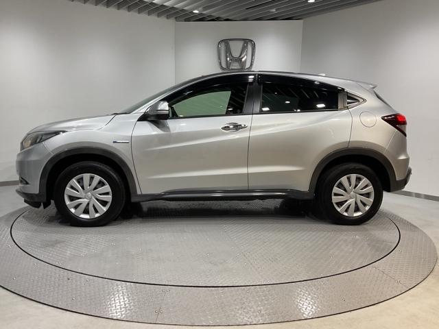 ヴェゼル ハイブリッド オートエアコン スマートキー パワーウィンドウ エアバッグ パワーステアリング クルーズコントロール バックカメラ ETC 4WD ABS キーレス VSA WSRS(3枚目)