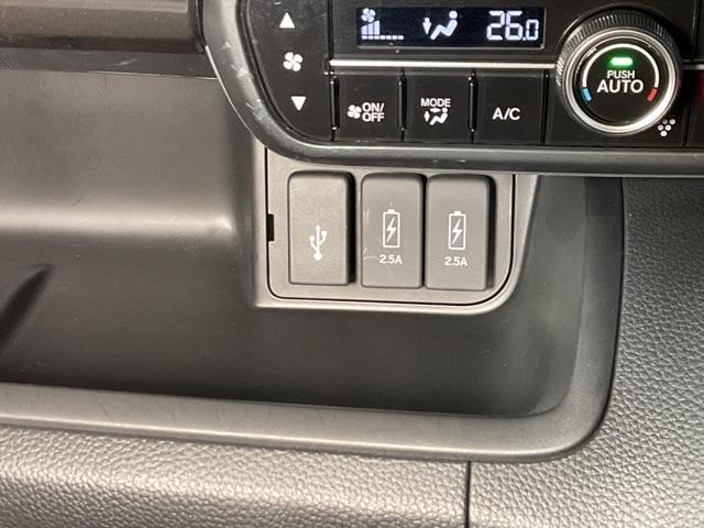 N-BOXカスタム L サイドエアバッグ ナビTV Aストップ シートヒータ キーフリーシステム LEDライト リアカメ クルーズコントロール AC DVD視聴可能 スマキー ETC 横滑り防止 フルセグTV ABS(29枚目)