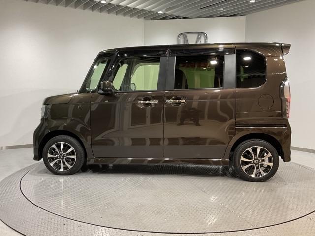 N-BOXカスタム G・Lホンダセンシング 【いまコレ+】新品フロアマット エアコン 衝突被害軽減装置 シ-トヒ-タ- VSA パワーウィンドウ エアバック 4WD車 キーフリー 地デジ サイドエアバック クルコン スマートキ ナビTV LED(4枚目)