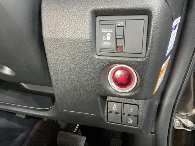 N-BOXカスタム G・Lホンダセンシング 【いまコレ+】新品フロアマット エアコン 衝突被害軽減装置 シ-トヒ-タ- VSA パワーウィンドウ エアバック 4WD車 キーフリー 地デジ サイドエアバック クルコン スマートキ ナビTV LED(28枚目)