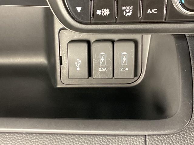 N-BOXカスタム G・Lホンダセンシング 【いまコレ+】新品フロアマット エアコン 衝突被害軽減装置 シ-トヒ-タ- VSA パワーウィンドウ エアバック 4WD車 キーフリー 地デジ サイドエアバック クルコン スマートキ ナビTV LED(30枚目)