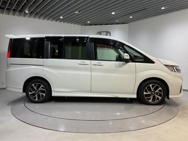 ステップワゴンスパーダ スパーダホンダセンシング 盗難防止 助手席エアバッグ Wパワスラ 地デジ LEDライト 横滑り防止システム オートエアコン リアカメラ ドライブレコーダー装着車 ナビ&TV 三列シート ETC付(8枚目)