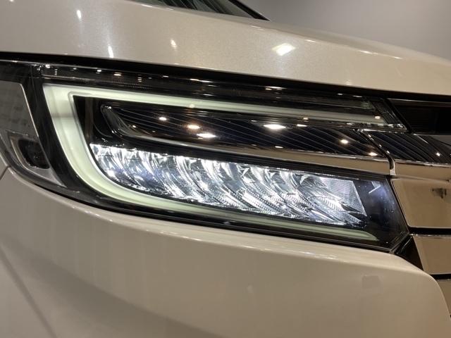 ステップワゴンスパーダ スパーダホンダセンシング 盗難防止 助手席エアバッグ Wパワスラ 地デジ LEDライト 横滑り防止システム オートエアコン リアカメラ ドライブレコーダー装着車 ナビ&TV 三列シート ETC付(10枚目)