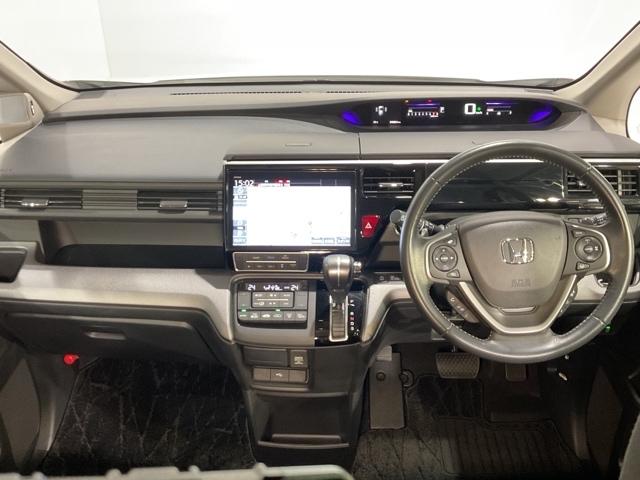 ステップワゴンスパーダ スパーダホンダセンシング 盗難防止 助手席エアバッグ Wパワスラ 地デジ LEDライト 横滑り防止システム オートエアコン リアカメラ ドライブレコーダー装着車 ナビ&TV 三列シート ETC付(12枚目)
