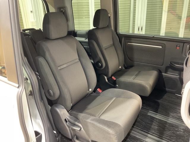 ステップワゴンスパーダ スパーダホンダセンシング 盗難防止 助手席エアバッグ Wパワスラ 地デジ LEDライト 横滑り防止システム オートエアコン リアカメラ ドライブレコーダー装着車 ナビ&TV 三列シート ETC付(17枚目)