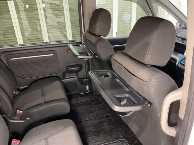 ステップワゴンスパーダ スパーダホンダセンシング 盗難防止 助手席エアバッグ Wパワスラ 地デジ LEDライト 横滑り防止システム オートエアコン リアカメラ ドライブレコーダー装着車 ナビ&TV 三列シート ETC付(21枚目)