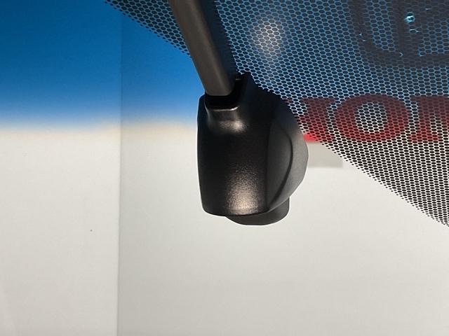 ステップワゴンスパーダ スパーダホンダセンシング 盗難防止 助手席エアバッグ Wパワスラ 地デジ LEDライト 横滑り防止システム オートエアコン リアカメラ ドライブレコーダー装着車 ナビ&TV 三列シート ETC付(27枚目)