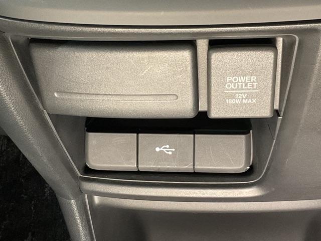 ステップワゴンスパーダ スパーダホンダセンシング 盗難防止 助手席エアバッグ Wパワスラ 地デジ LEDライト 横滑り防止システム オートエアコン リアカメラ ドライブレコーダー装着車 ナビ&TV 三列シート ETC付(32枚目)