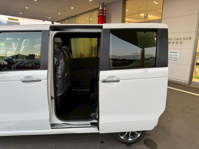 Ｎ－ＢＯＸカスタム ベースグレード　４ＷＤ　届出済み未使用車　片側パワースライドドア　オーディオレス（11枚目）