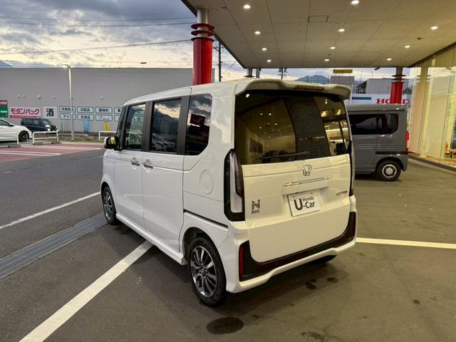 Ｎ－ＢＯＸカスタム ベースグレード　ＦＦ　届出済未使用車　両側パワースライドドア　オーディオレス　バックカメラ　アダプティブクルーズコントロール　レーンアシスト　クリアランスソナー　シートヒーター　アイドリングストップ　盗難防止（5枚目）