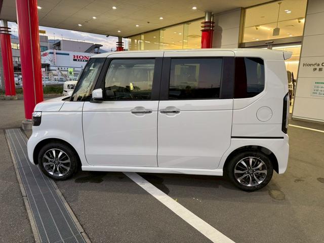 Ｎ－ＢＯＸカスタム ベースグレード　ＦＦ　届出済未使用車　両側パワースライドドア　オーディオレス　バックカメラ　アダプティブクルーズコントロール　レーンアシスト　クリアランスソナー　シートヒーター　アイドリングストップ　盗難防止（8枚目）
