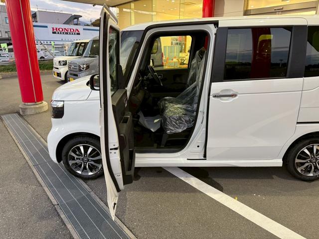Ｎ－ＢＯＸカスタム ベースグレード　ＦＦ　届出済未使用車　両側パワースライドドア　オーディオレス　バックカメラ　アダプティブクルーズコントロール　レーンアシスト　クリアランスソナー　シートヒーター　アイドリングストップ　盗難防止（10枚目）