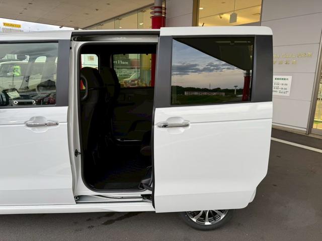 Ｎ－ＢＯＸカスタム ベースグレード　４ＷＤ　レンタカーアップ　ナビ　ＥＴＣ　バックカメラ（10枚目）