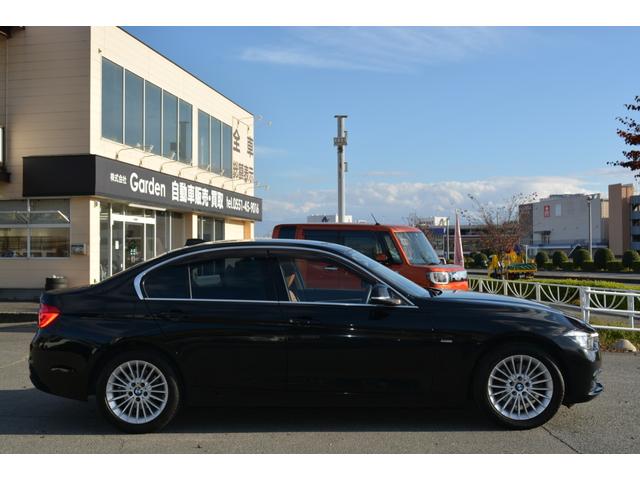 320d 禁煙車 衝突軽減ブレーキ レーンアシスト リアセンサー バックカメラ コンフォートアクセス ブラウンレザー(4枚目)