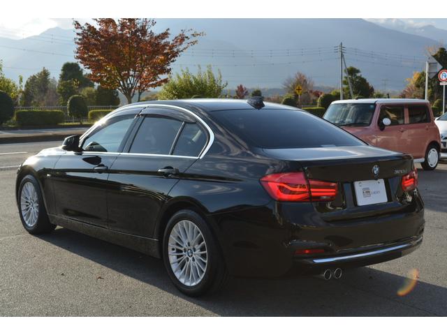 320d 禁煙車 衝突軽減ブレーキ レーンアシスト リアセンサー バックカメラ コンフォートアクセス ブラウンレザー(10枚目)