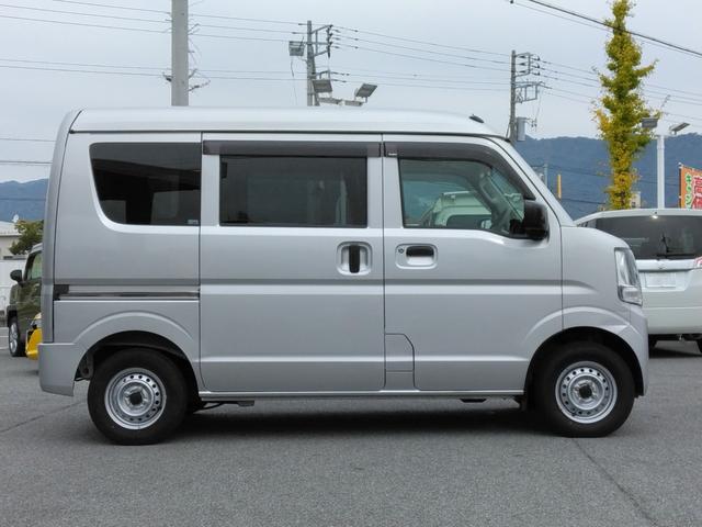 車体色はホワイトになります。