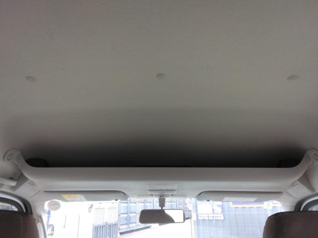 天井部には大きな収納スペースがあります。