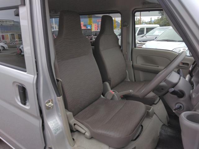 大きな汚れもなく、きれいな座席です。快適なドライブをお楽しみいただけます。