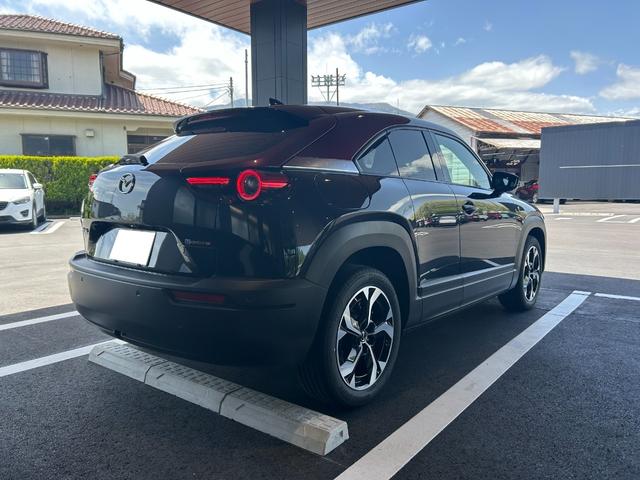 ＭＸ－３０ロータリーＥＶ エディションＲ　ロータリーＥＶ　ＰＨＥＶ　特別仕様車　ヘッドアップディスプレイ　１０．２５インチ液晶ディスプレイ　ＬＥＤヘッドランプ　シートヒーター　パワーシート　３６０°モニター　１８インチアルミホイール（8枚目）