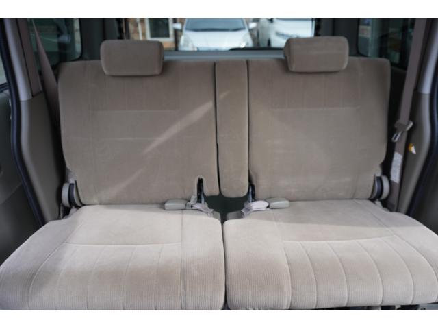 ☆後席シートには大きな切れや破れもなくきれいな状態です♪