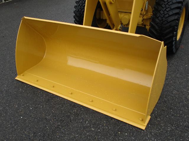 日本 　ＣＡＴ　９０１Ｃ２　ホイールローダー　４ＷＤ　バケット容量０．４ｍ３　使用時間４２１．６ｈ　Ｈ３０〜Ｒ６特定自主検査済　スノータイヤ　前後作業灯　室内ヒーター　ＡＭラジオ　ＡＵＸ（5枚目）