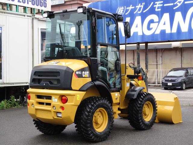 日本 　ＣＡＴ　９０１Ｃ２　ホイールローダー　４ＷＤ　バケット容量０．４ｍ３　使用時間４２１．６ｈ　Ｈ３０〜Ｒ６特定自主検査済　スノータイヤ　前後作業灯　室内ヒーター　ＡＭラジオ　ＡＵＸ（12枚目）