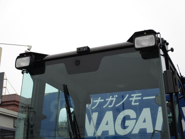 日本 　ＣＡＴ　９０１Ｃ２　ホイールローダー　４ＷＤ　バケット容量０．４ｍ３　使用時間４２１．６ｈ　Ｈ３０〜Ｒ６特定自主検査済　スノータイヤ　前後作業灯　室内ヒーター　ＡＭラジオ　ＡＵＸ（16枚目）