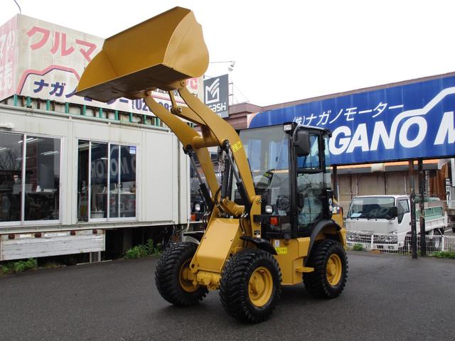 日本 　ＣＡＴ　９０１Ｃ２　ホイールローダー　４ＷＤ　バケット容量０．４ｍ３　使用時間４２１．６ｈ　Ｈ３０〜Ｒ６特定自主検査済　スノータイヤ　前後作業灯　室内ヒーター　ＡＭラジオ　ＡＵＸ（17枚目）