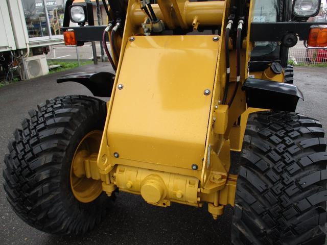 日本 　ＣＡＴ　９０１Ｃ２　ホイールローダー　４ＷＤ　バケット容量０．４ｍ３　使用時間４２１．６ｈ　Ｈ３０〜Ｒ６特定自主検査済　スノータイヤ　前後作業灯　室内ヒーター　ＡＭラジオ　ＡＵＸ（18枚目）