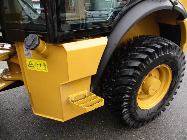 日本 　ＣＡＴ　９０１Ｃ２　ホイールローダー　４ＷＤ　バケット容量０．４ｍ３　使用時間４２１．６ｈ　Ｈ３０〜Ｒ６特定自主検査済　スノータイヤ　前後作業灯　室内ヒーター　ＡＭラジオ　ＡＵＸ（20枚目）