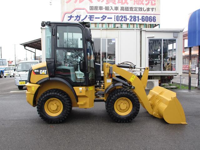 日本 　ＣＡＴ　９０１Ｃ２　ホイールローダー　４ＷＤ　バケット容量０．４ｍ３　使用時間４２１．６ｈ　Ｈ３０〜Ｒ６特定自主検査済　スノータイヤ　前後作業灯　室内ヒーター　ＡＭラジオ　ＡＵＸ（21枚目）