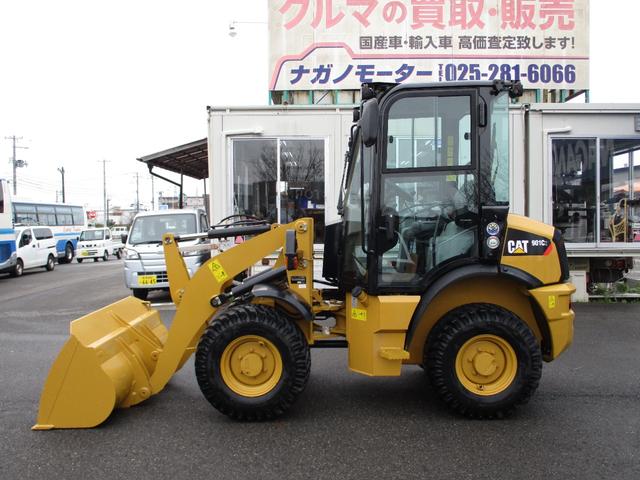 日本 　ＣＡＴ　９０１Ｃ２　ホイールローダー　４ＷＤ　バケット容量０．４ｍ３　使用時間４２１．６ｈ　Ｈ３０〜Ｒ６特定自主検査済　スノータイヤ　前後作業灯　室内ヒーター　ＡＭラジオ　ＡＵＸ（22枚目）