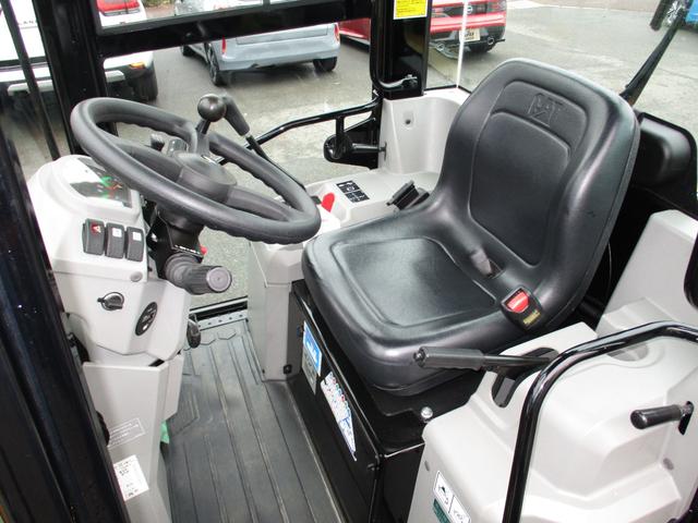 日本 　ＣＡＴ　９０１Ｃ２　ホイールローダー　４ＷＤ　バケット容量０．４ｍ３　使用時間４２１．６ｈ　Ｈ３０〜Ｒ６特定自主検査済　スノータイヤ　前後作業灯　室内ヒーター　ＡＭラジオ　ＡＵＸ（24枚目）