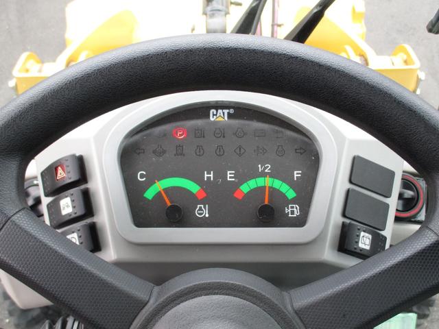 日本 　ＣＡＴ　９０１Ｃ２　ホイールローダー　４ＷＤ　バケット容量０．４ｍ３　使用時間４２１．６ｈ　Ｈ３０〜Ｒ６特定自主検査済　スノータイヤ　前後作業灯　室内ヒーター　ＡＭラジオ　ＡＵＸ（25枚目）