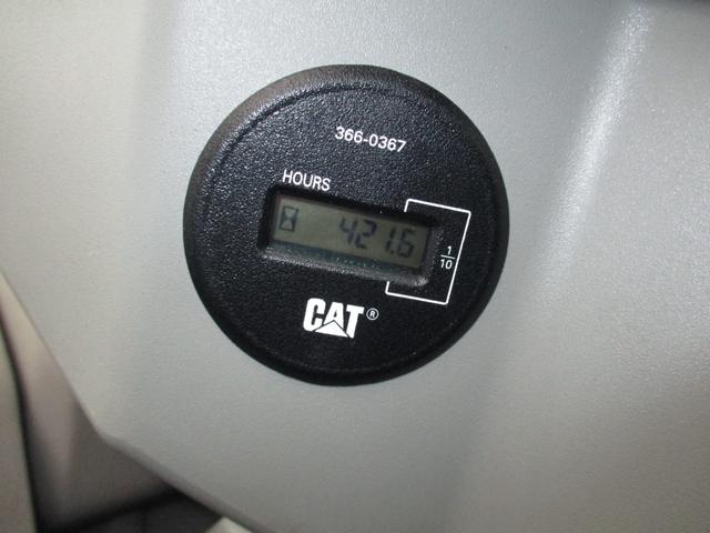 日本 　ＣＡＴ　９０１Ｃ２　ホイールローダー　４ＷＤ　バケット容量０．４ｍ３　使用時間４２１．６ｈ　Ｈ３０〜Ｒ６特定自主検査済　スノータイヤ　前後作業灯　室内ヒーター　ＡＭラジオ　ＡＵＸ（26枚目）